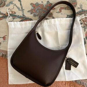 Coach Curve Zip in Maple